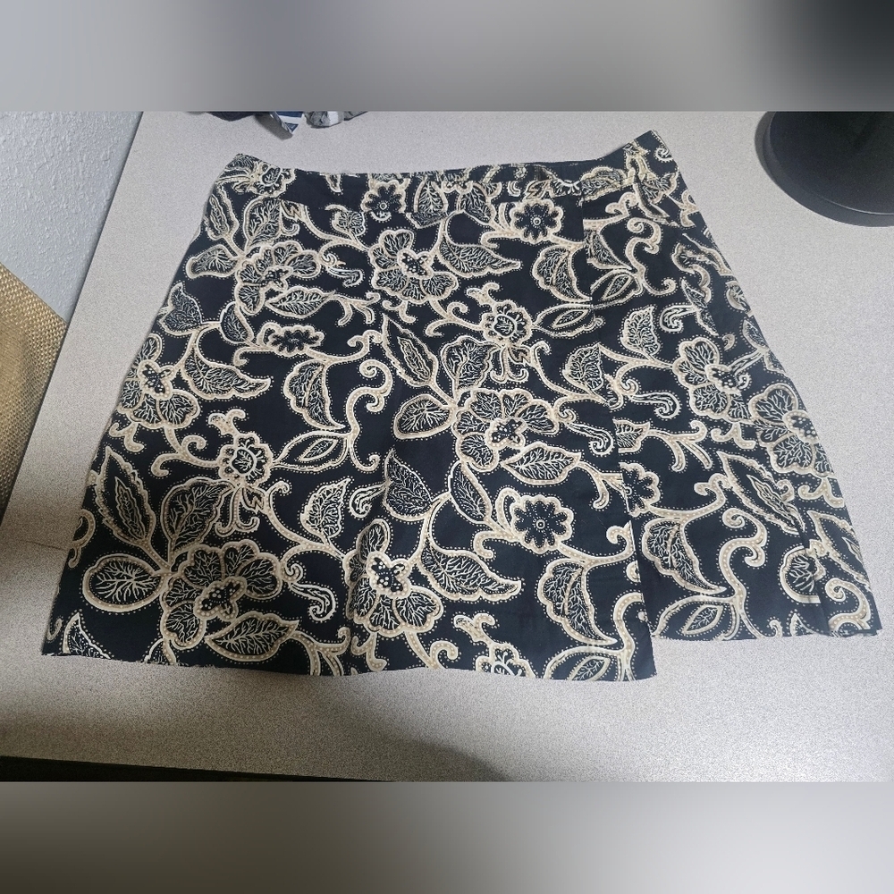 White Stag Black and Cream Floral Mini Short  Skirt